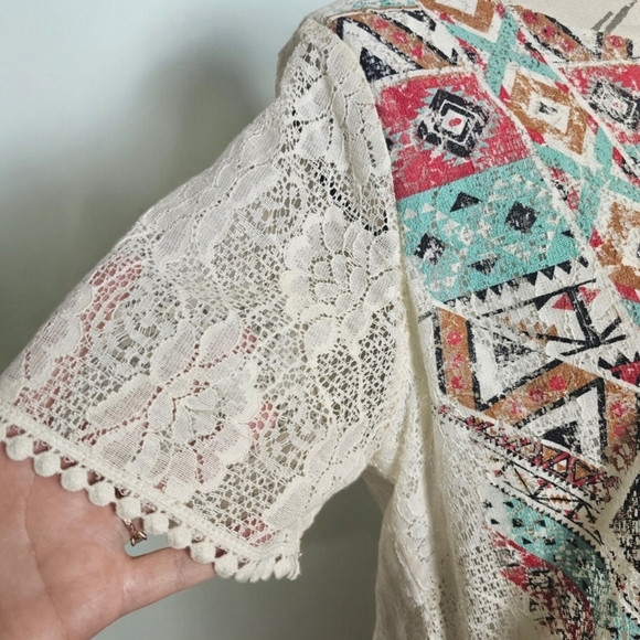 Everly Off White Lace Dress with Inkat Pattern; Size Large - Picture 5 of 9